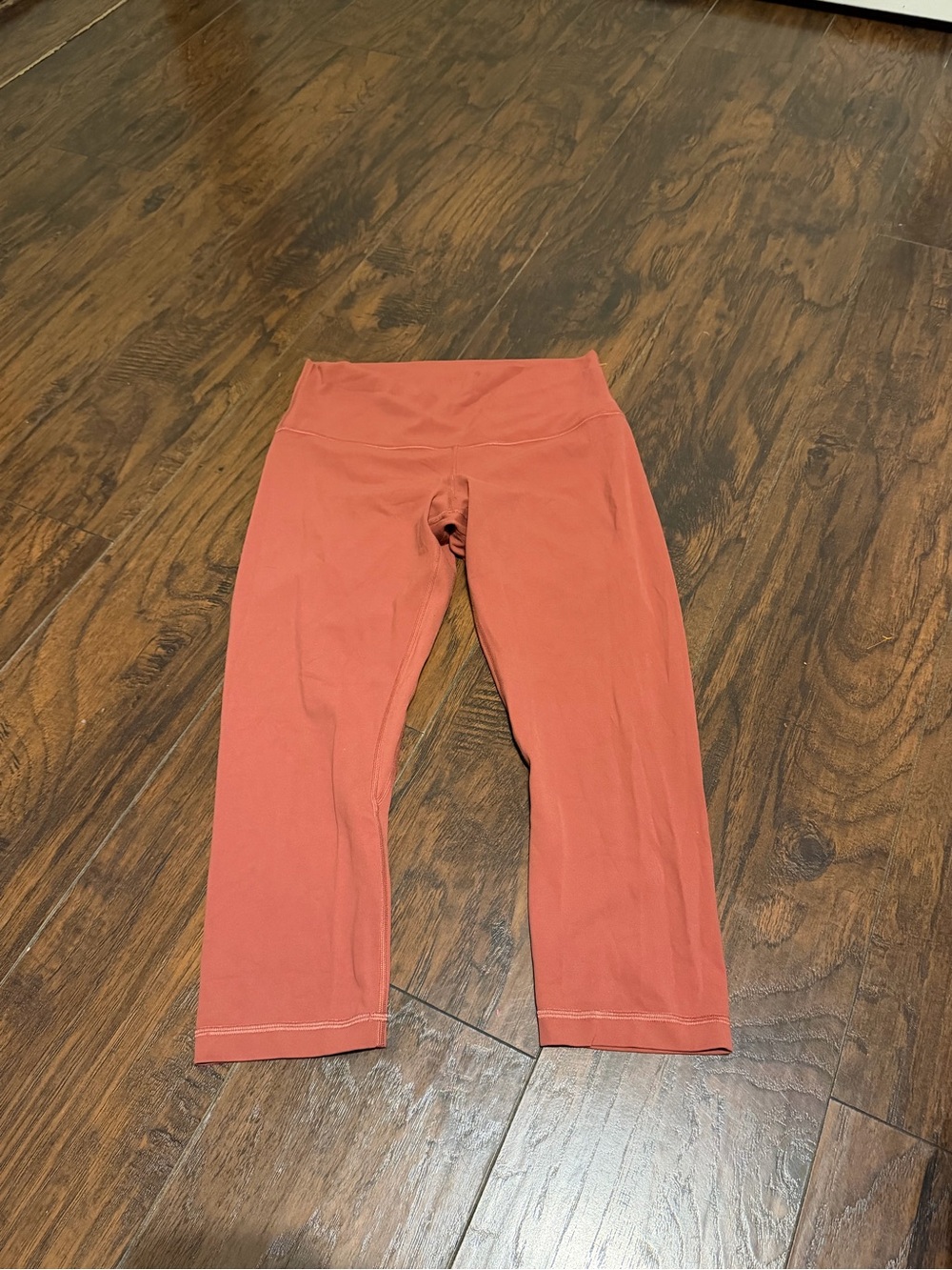 Lululemon women’s soft cranberry align crop 21”  leggings size 10